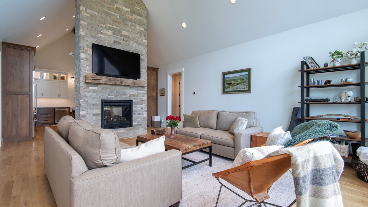 Photo of Livingroom in Leigh Creek Estates
