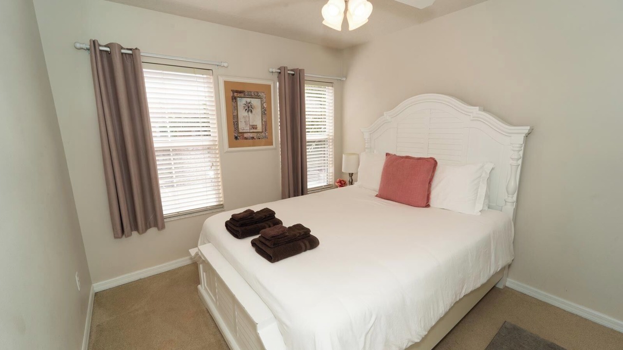 Photo of Bedroom in Sunset Lakes