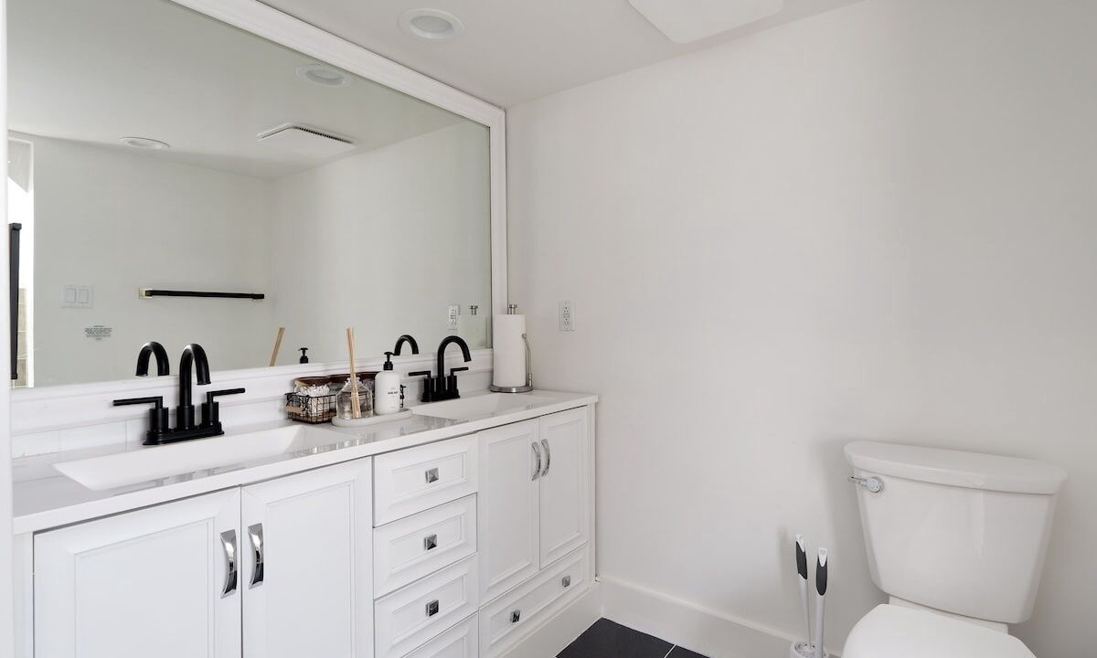 Photo of Bathroom in Downtown Columbus