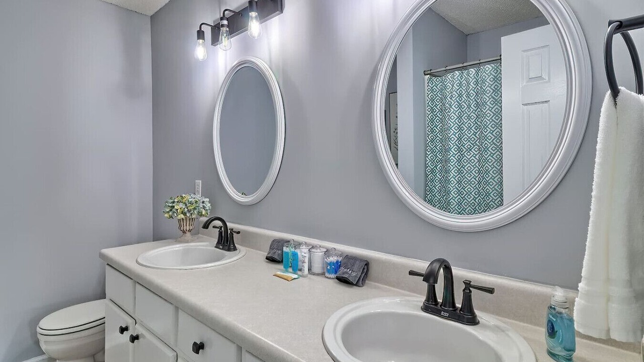 Photo of Bathroom in Huntcliff