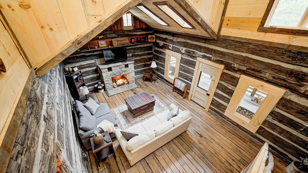 Photo of Livingroom in Helmsburg