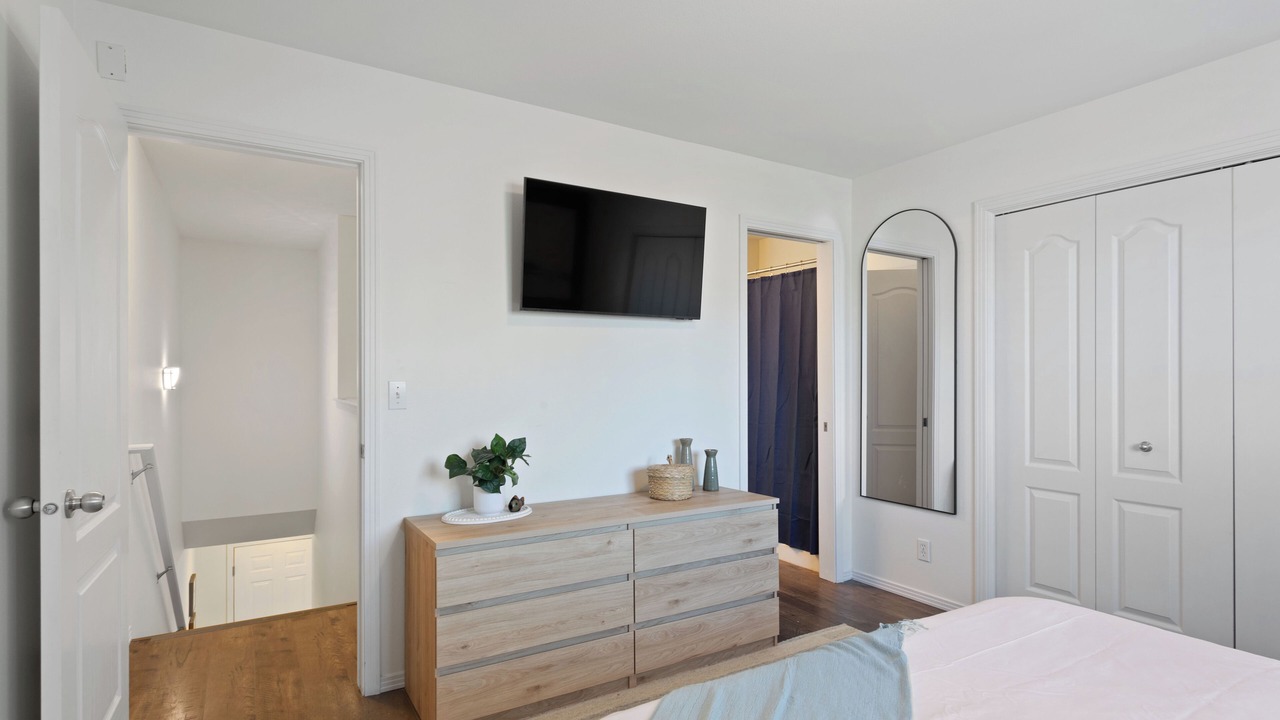 Photo of Bedroom in Depot Bench