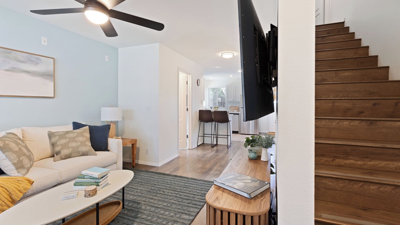Photo of Livingroom in Depot Bench
