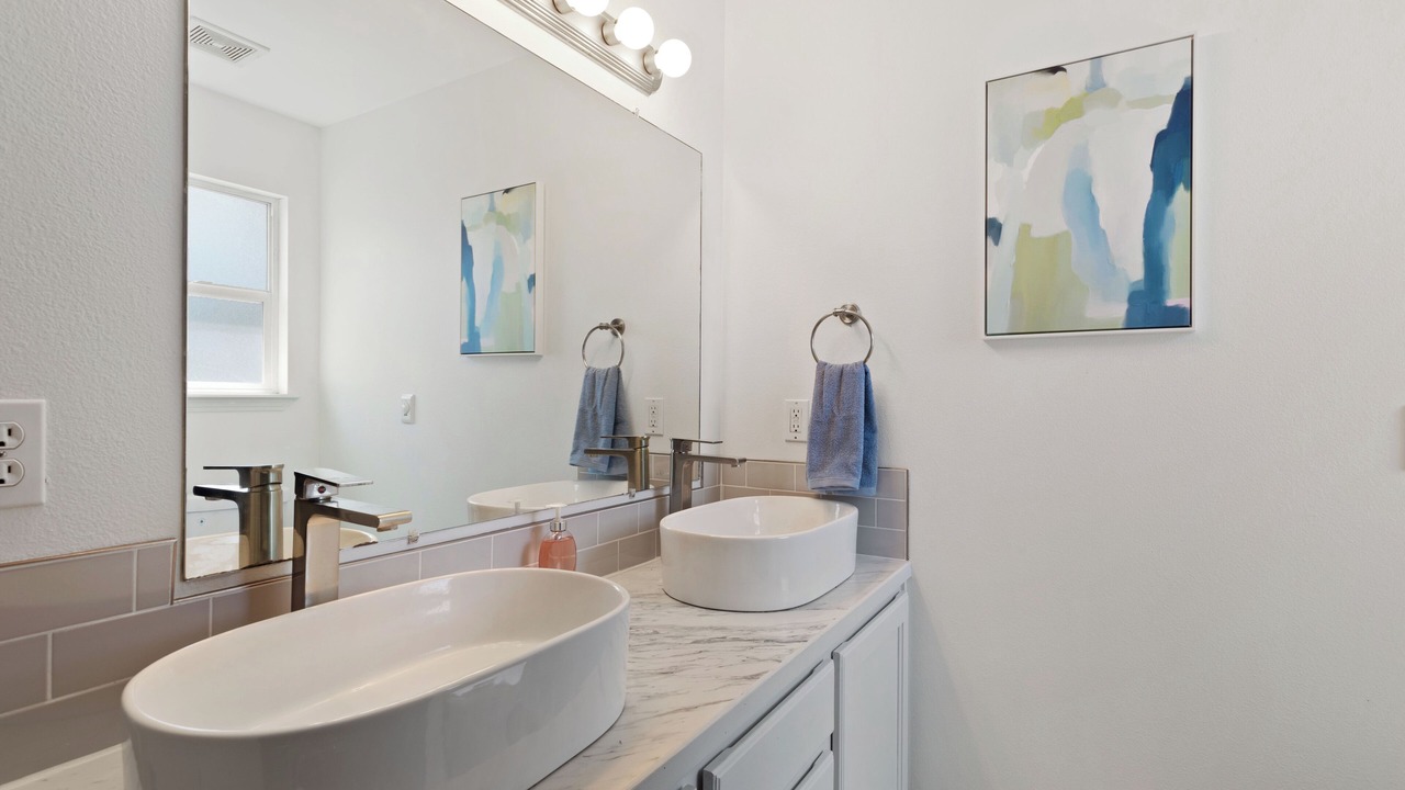 Photo of Bathroom in Depot Bench