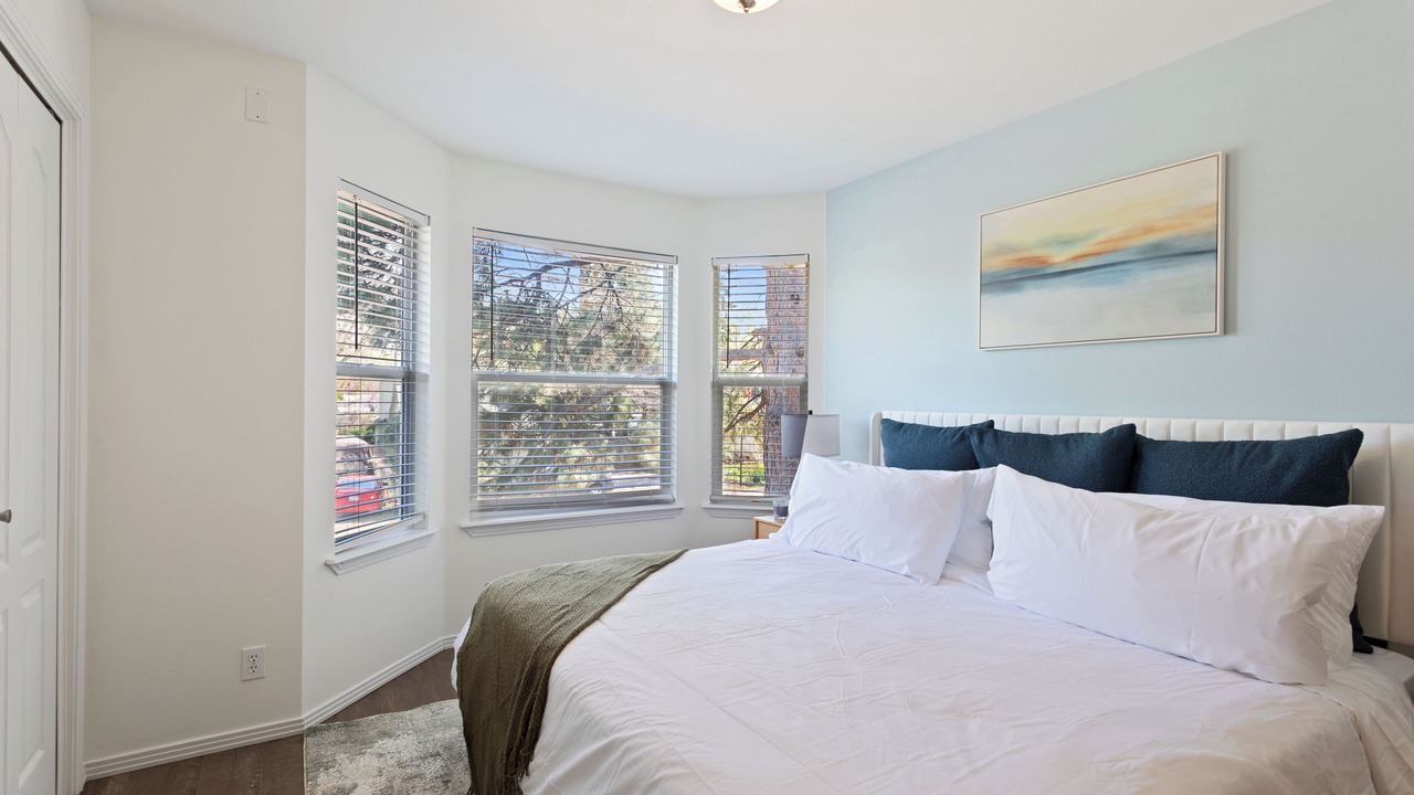 Photo of Bedroom in Depot Bench