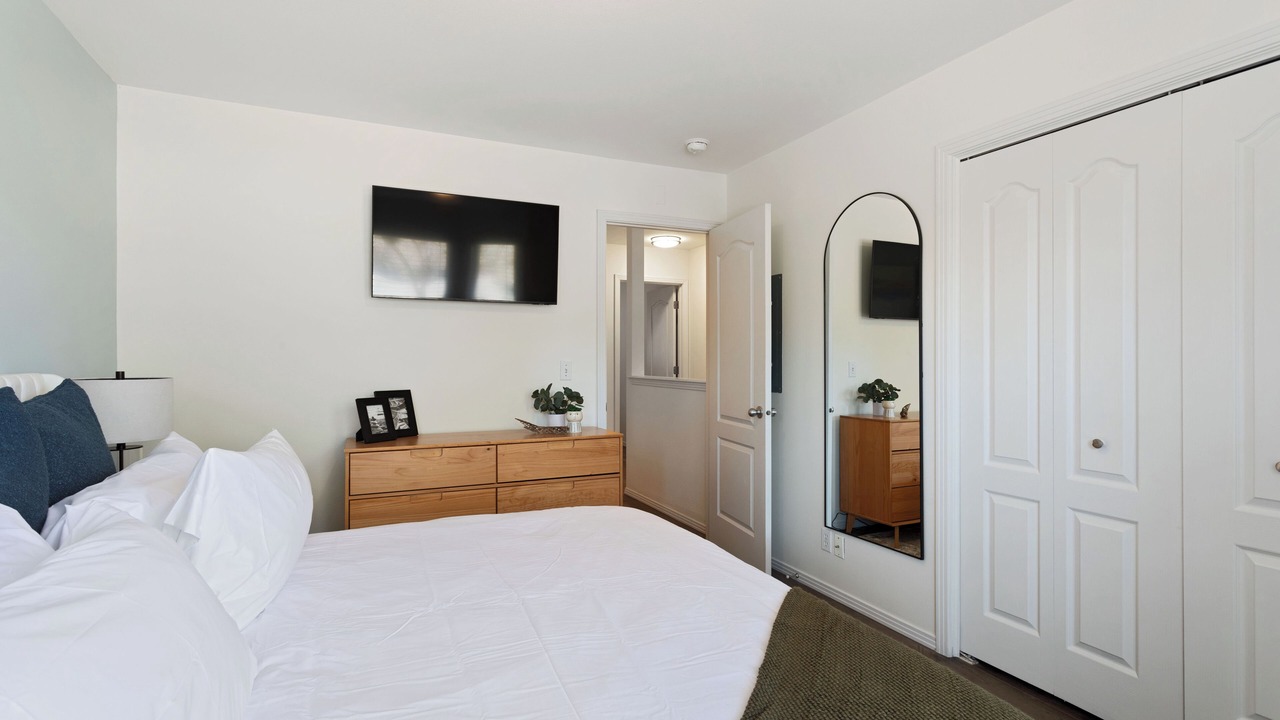 Photo of Bedroom in Depot Bench
