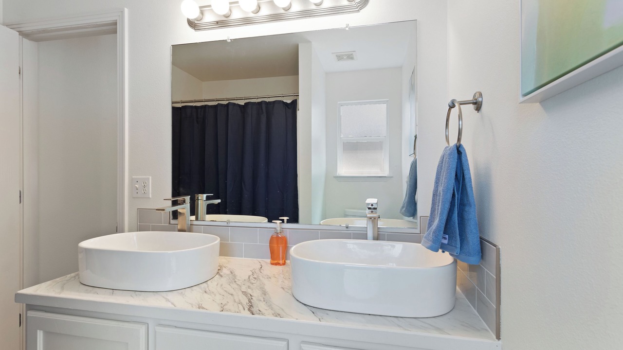 Photo of Bathroom in Depot Bench