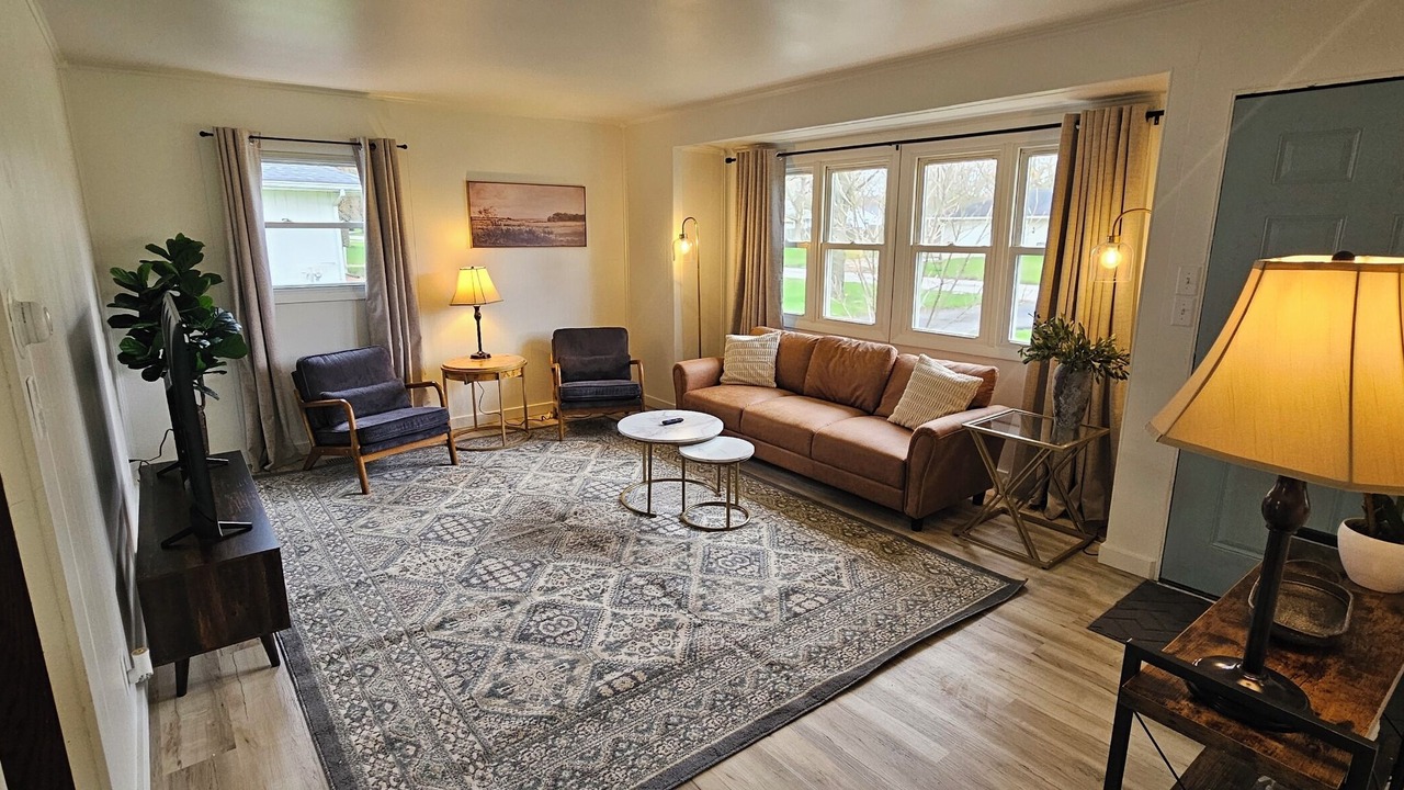 Photo of Livingroom in Howland Corners