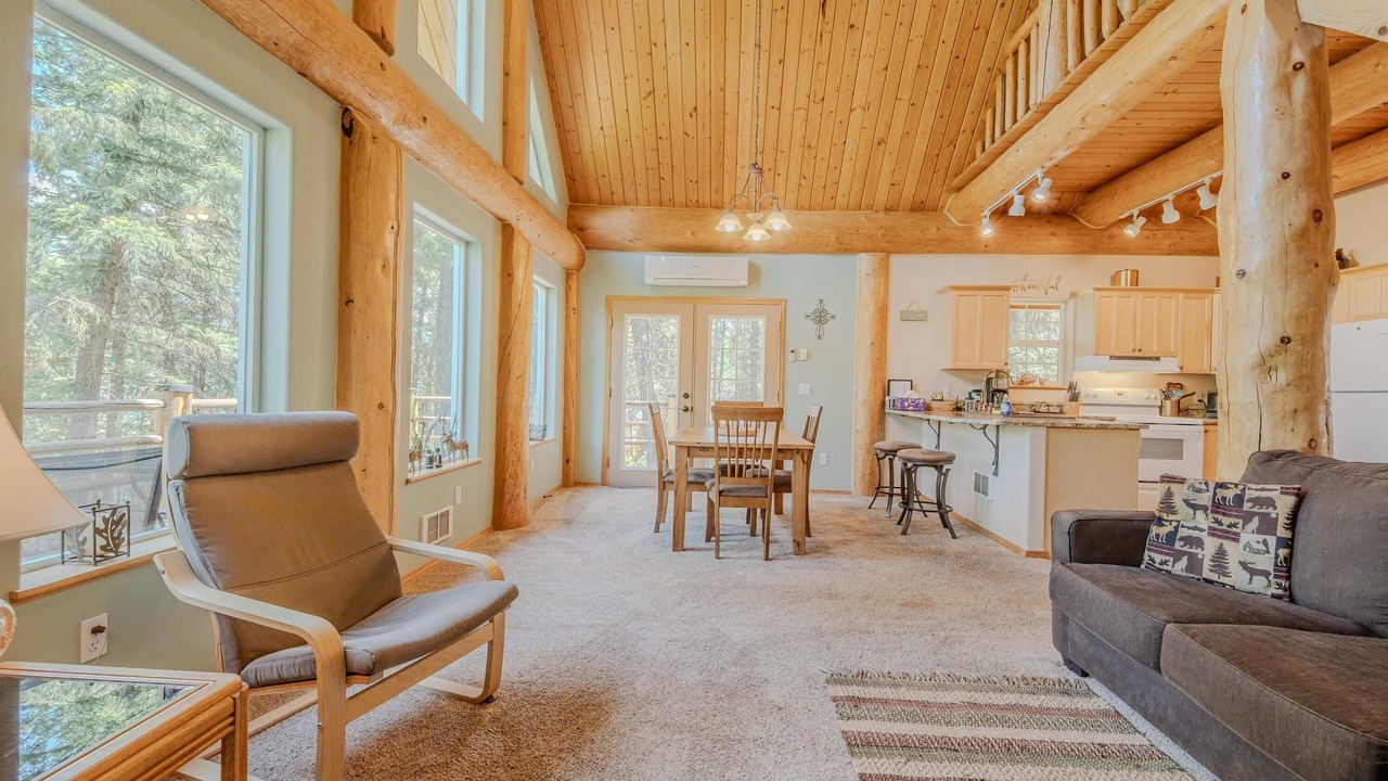 Photo of Livingroom in Eureka