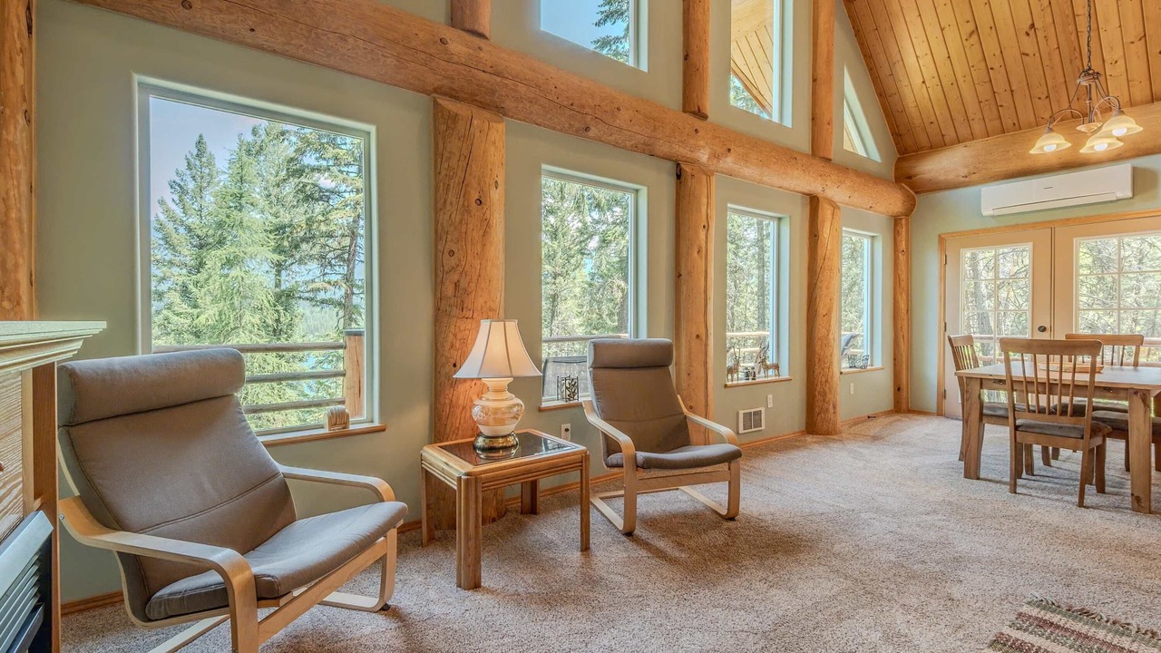 Photo of Livingroom in Eureka