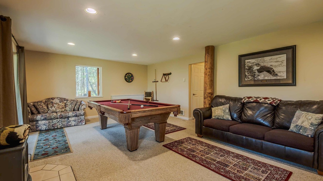 Photo of Livingroom in Eureka