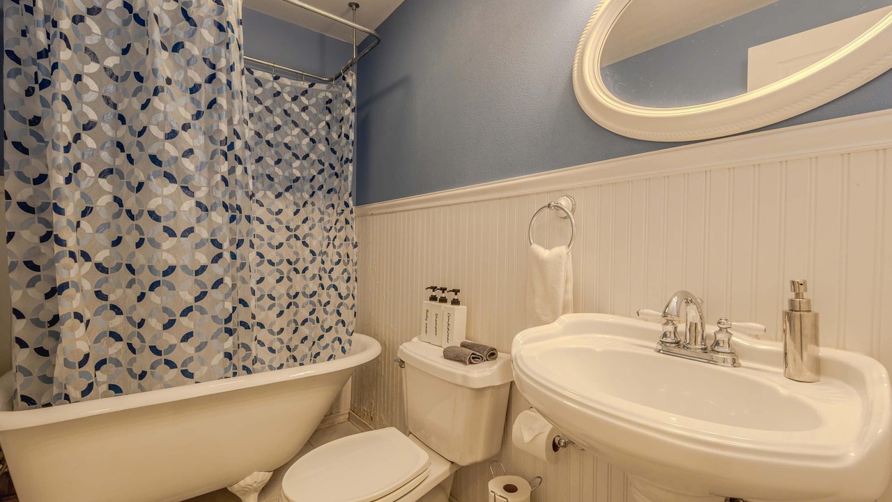 Photo of Bathroom in Eureka