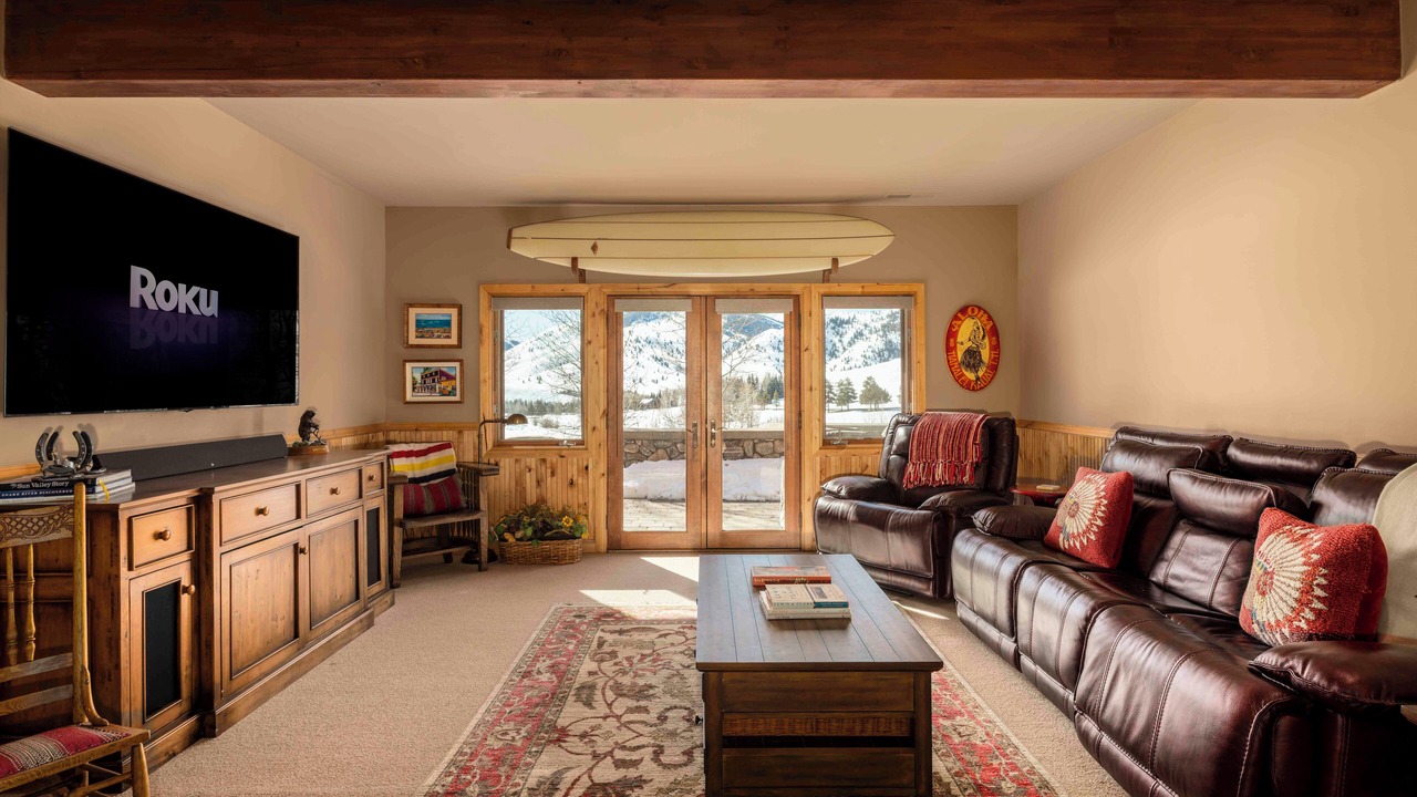 Photo of Livingroom in Elkhorn Village