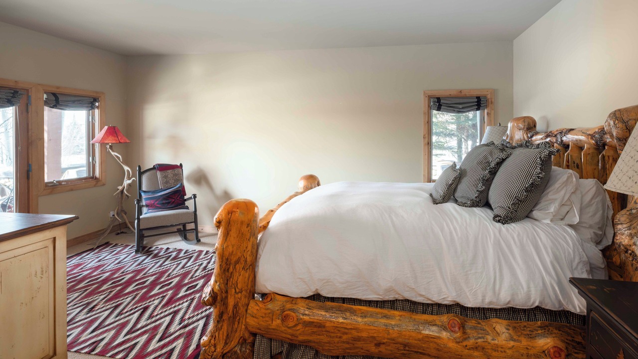 Photo of Bedroom in Elkhorn Village