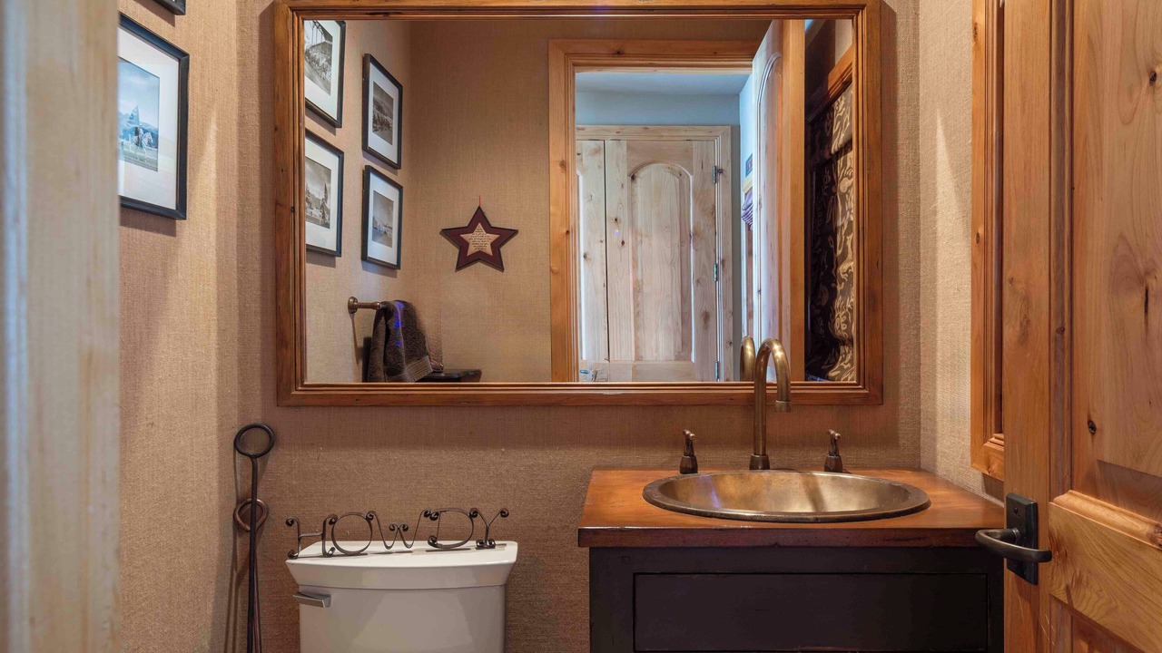 Photo of Bathroom in Elkhorn Village