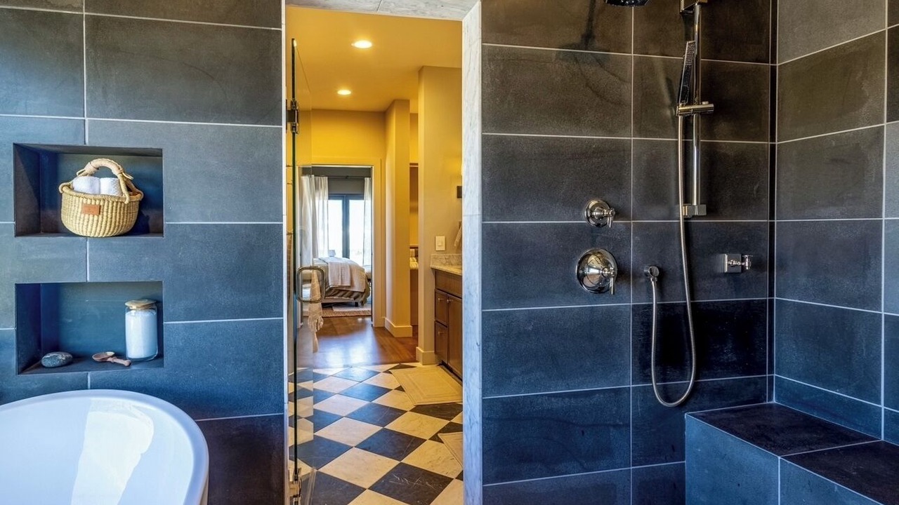 Photo of Bathroom in Emigrant