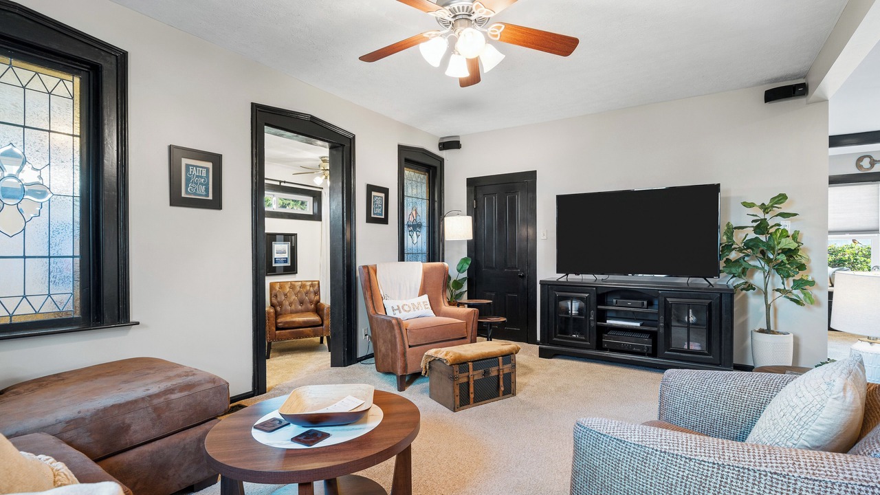 Photo of Livingroom in Greentown