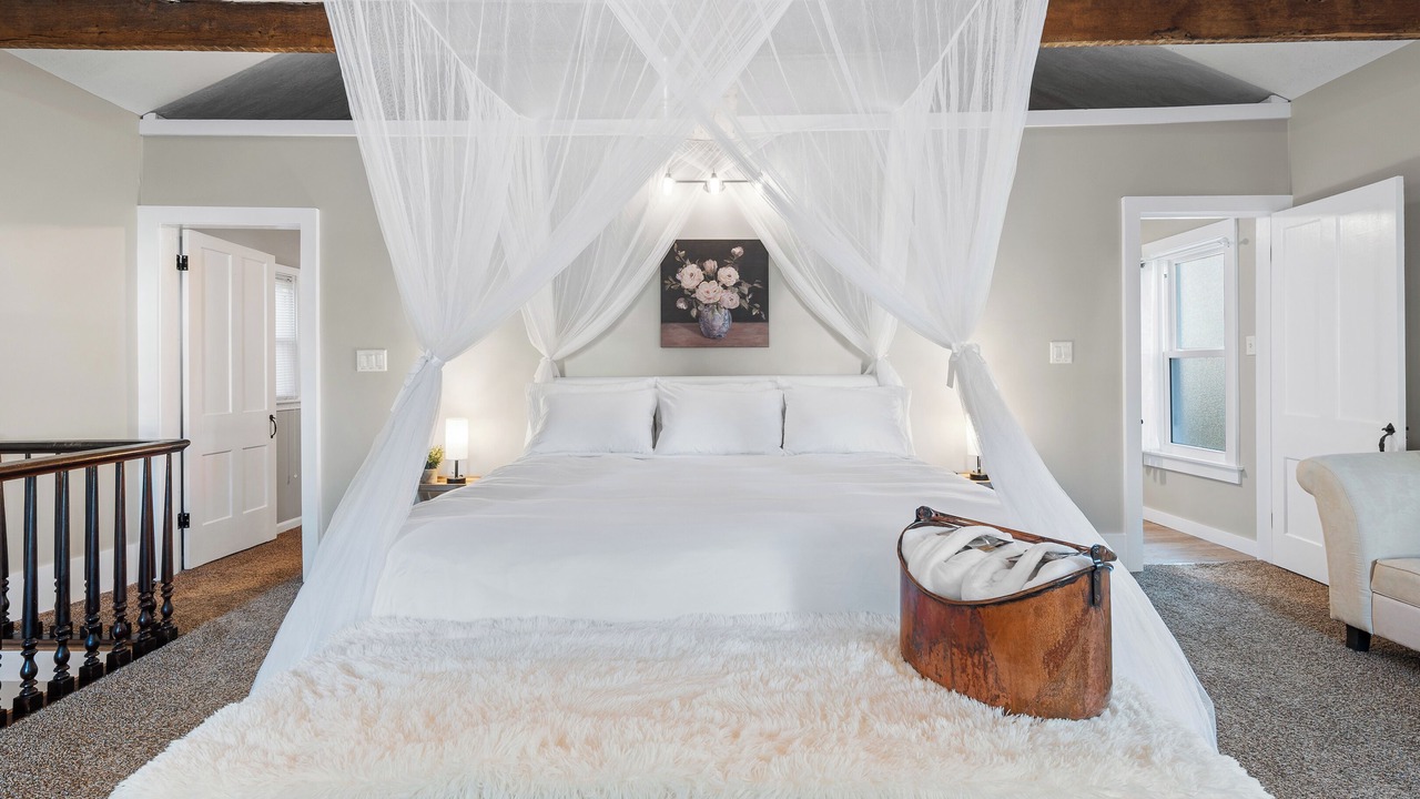 Photo of Bedroom in Greentown