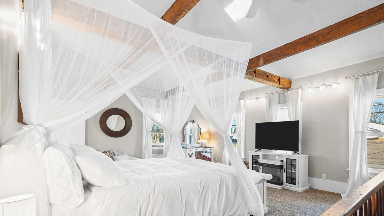 Photo of Bedroom in Greentown