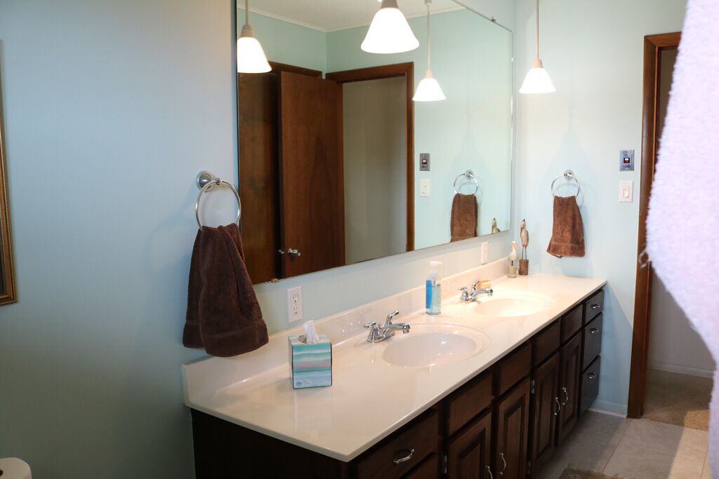 Photo of Bathroom in Lakeview