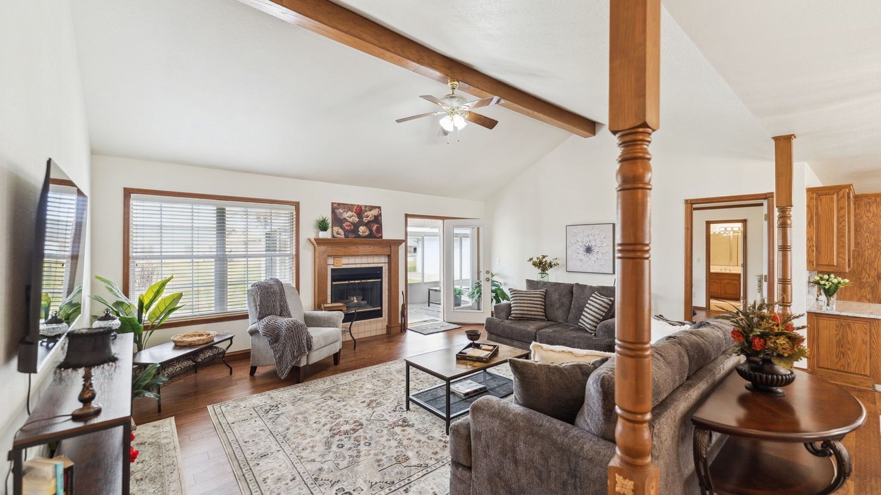 Photo of Livingroom in Pryor