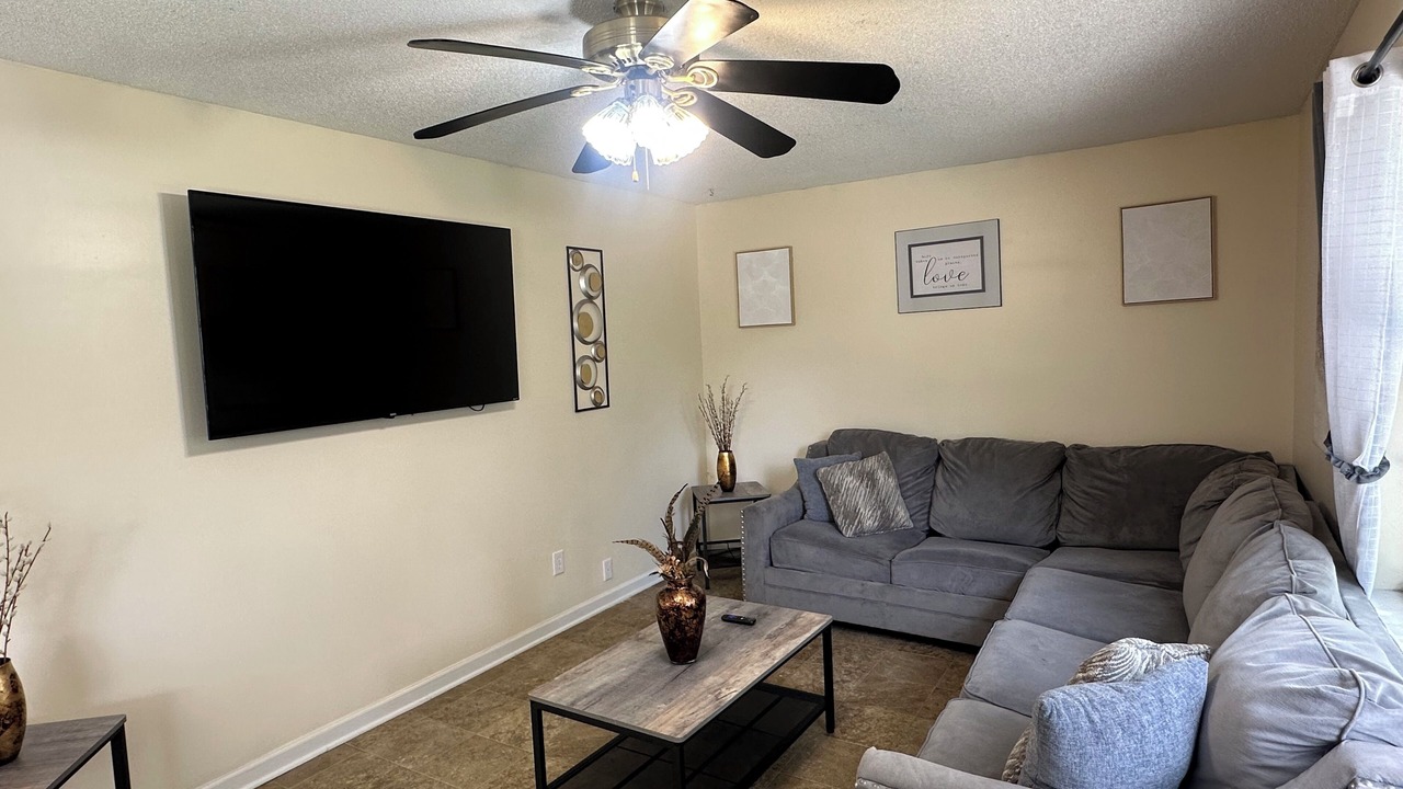 Photo of Livingroom in Huntcliff