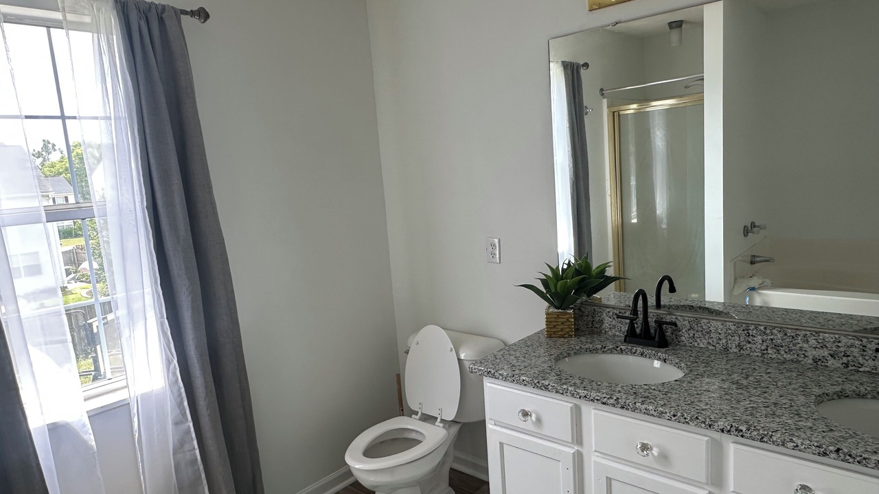 Photo of Bathroom in Huntcliff