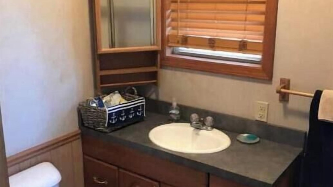 Photo of Bathroom in Kelleys Island