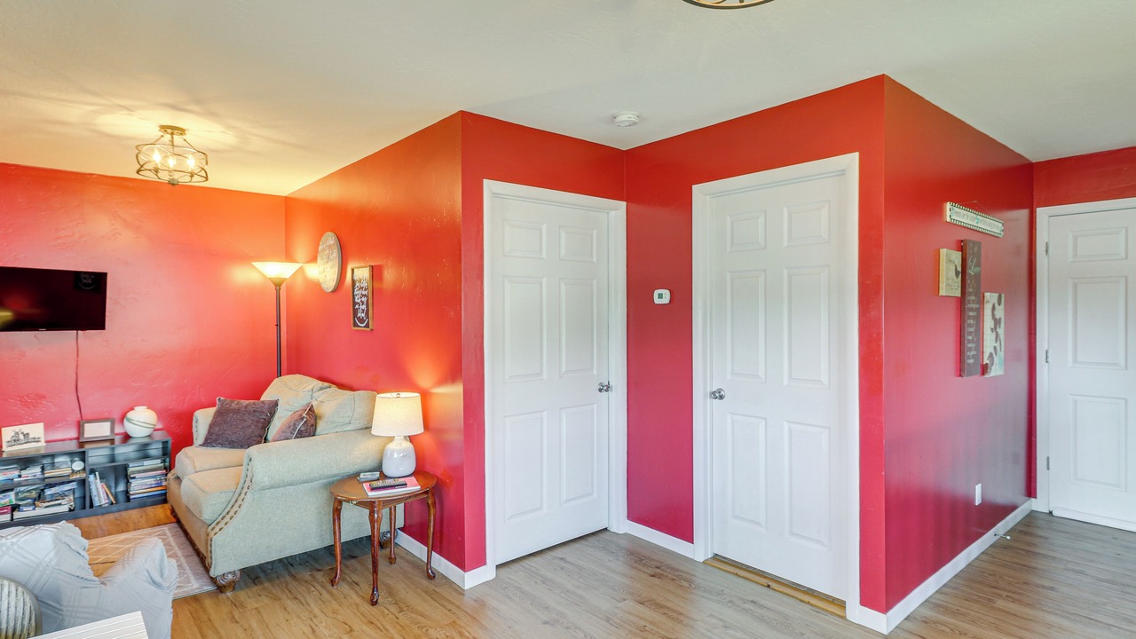 Photo of Livingroom in Eureka