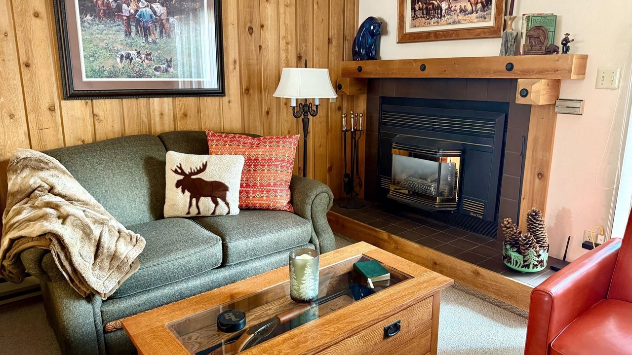 Photo of Livingroom in West Yellowstone