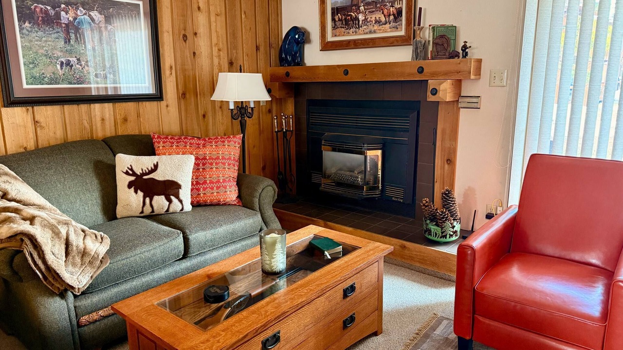 Photo of Livingroom in West Yellowstone