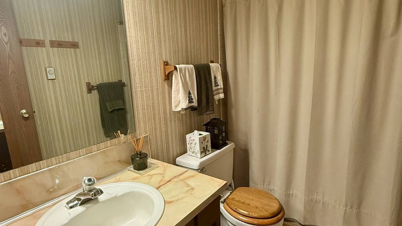 Photo of Bathroom in West Yellowstone