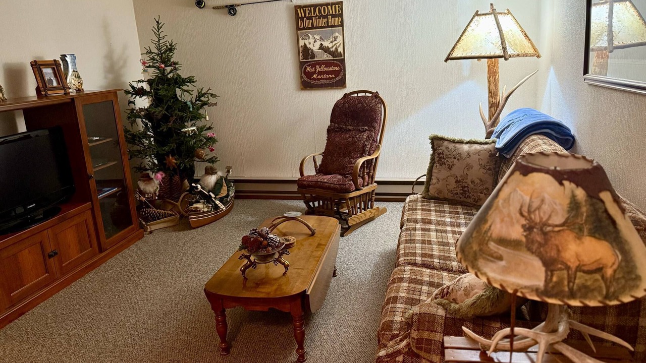 Photo of Livingroom in West Yellowstone