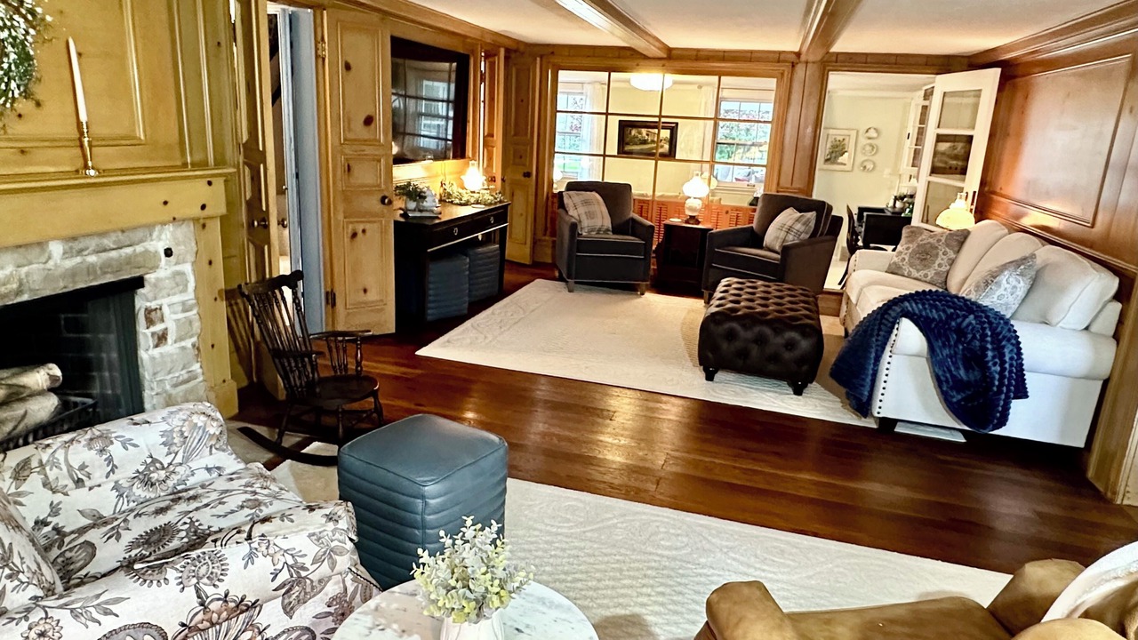 Photo of Livingroom in Kirtland
