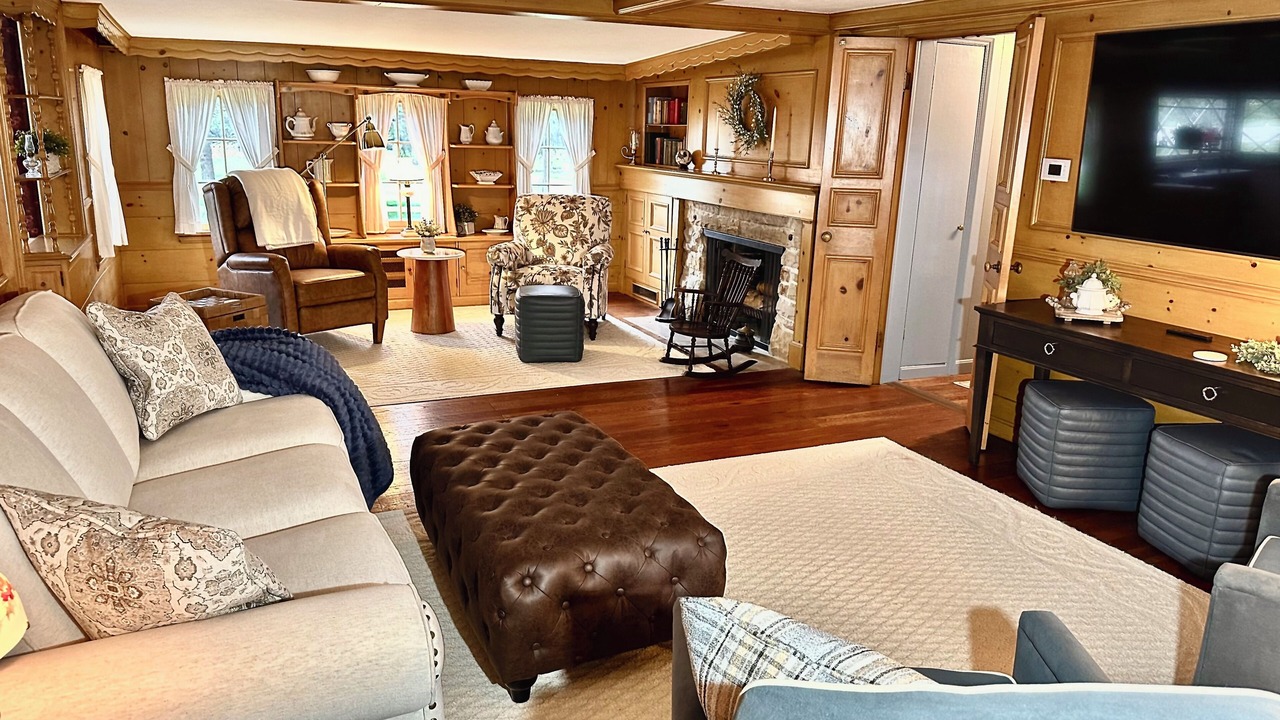 Photo of Livingroom in Kirtland