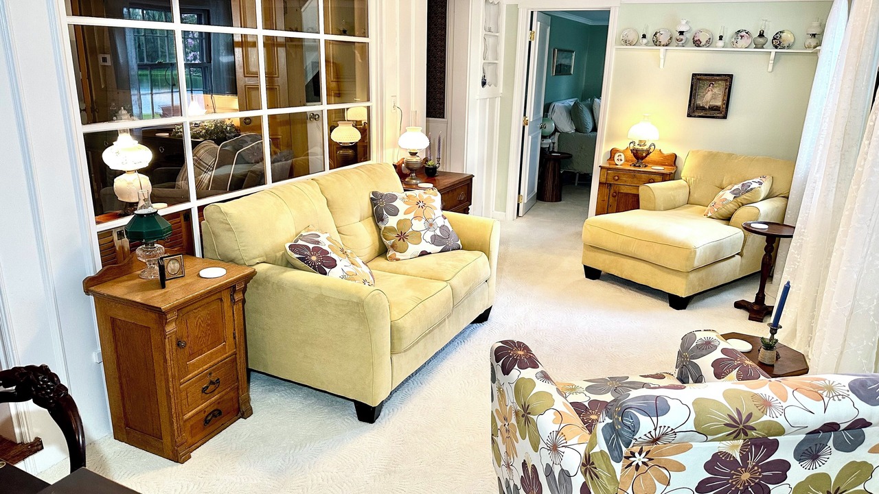Photo of Livingroom in Kirtland