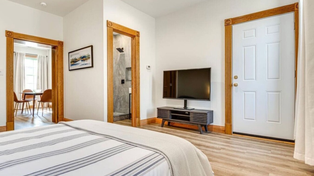 Photo of Bedroom in Lockerbie Square