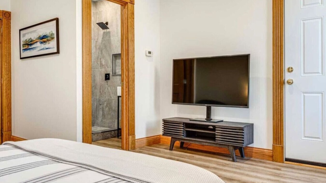 Photo of Bedroom in Lockerbie Square
