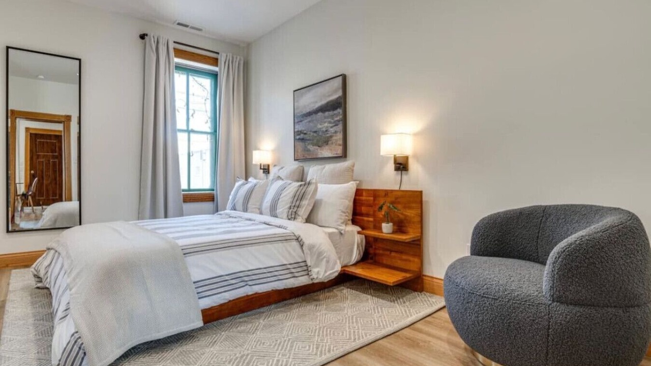 Photo of Bedroom in Lockerbie Square