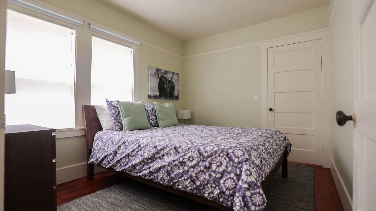 Photo of Bedroom in Piedmont Avenue