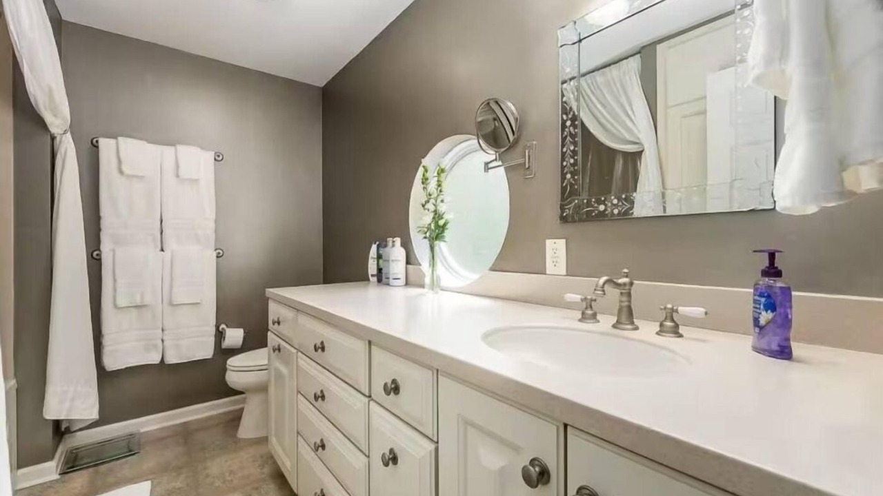 Photo of Bathroom in Downtown Columbus