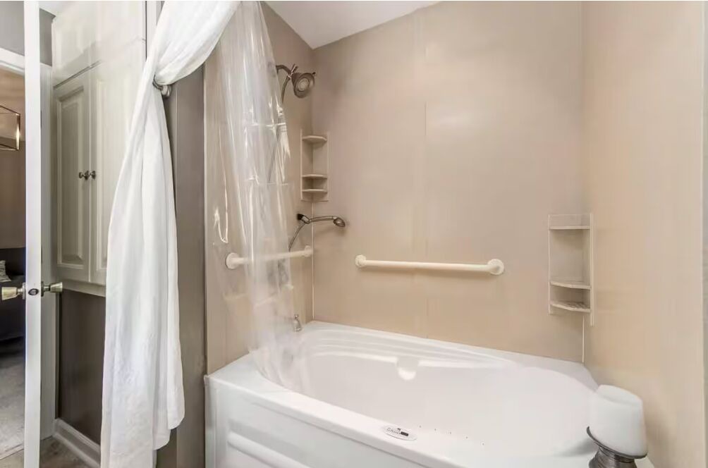 Photo of Bathroom in Downtown Columbus
