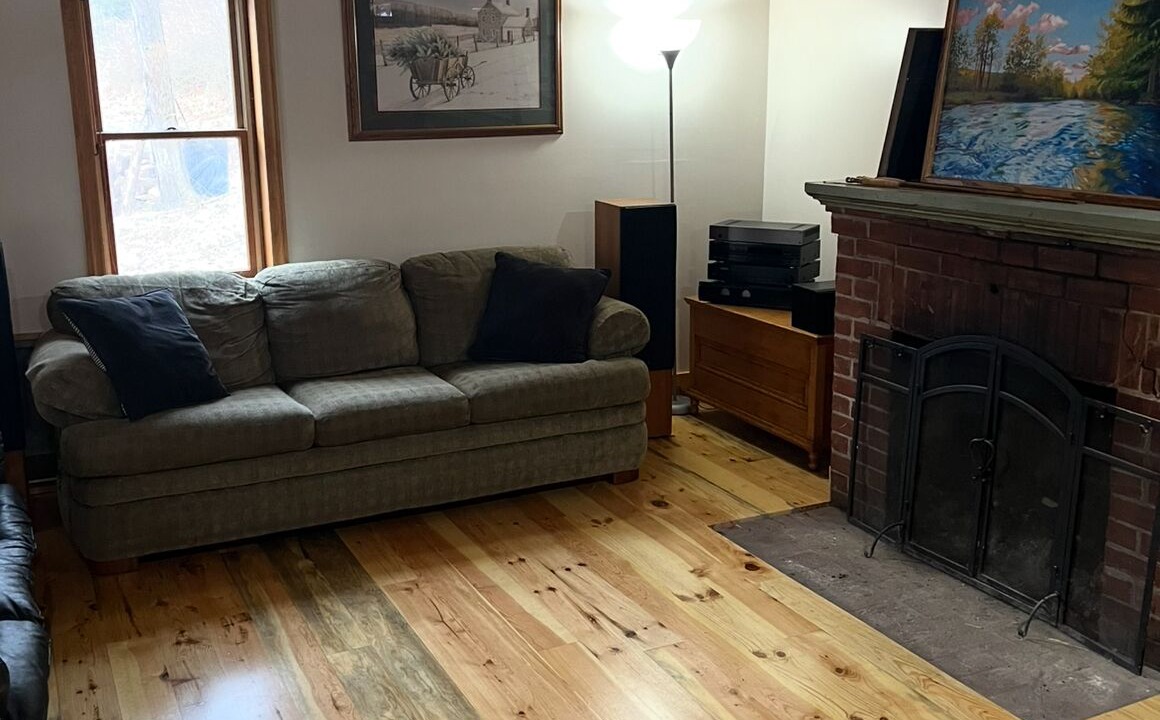 Photo of Livingroom in Coburn