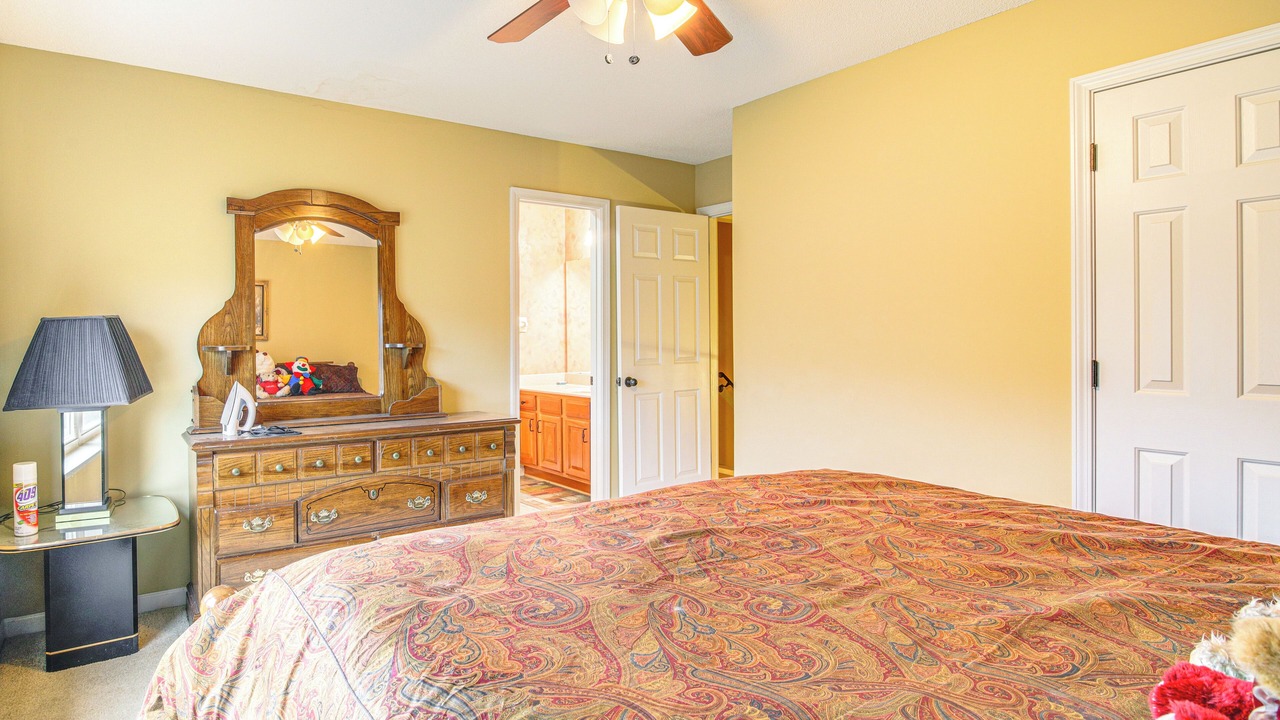 Photo of Bedroom in Lakes of Forest Hill