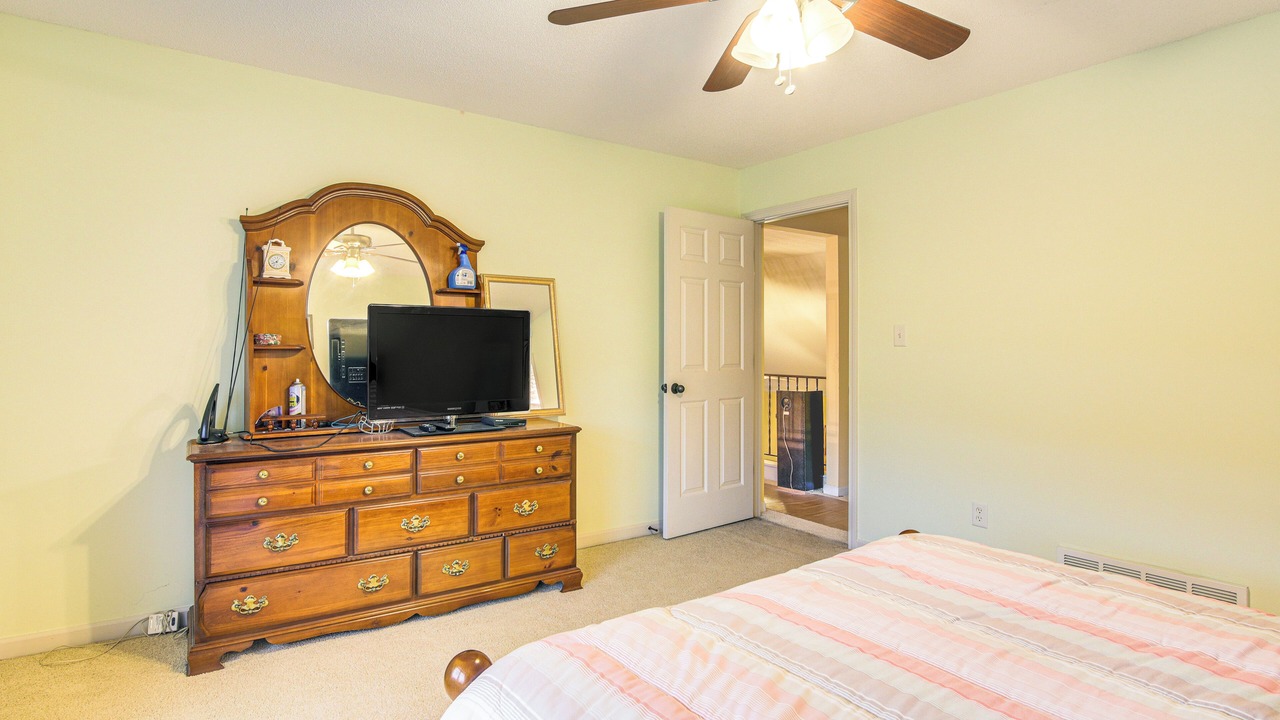 Photo of Bedroom in Lakes of Forest Hill