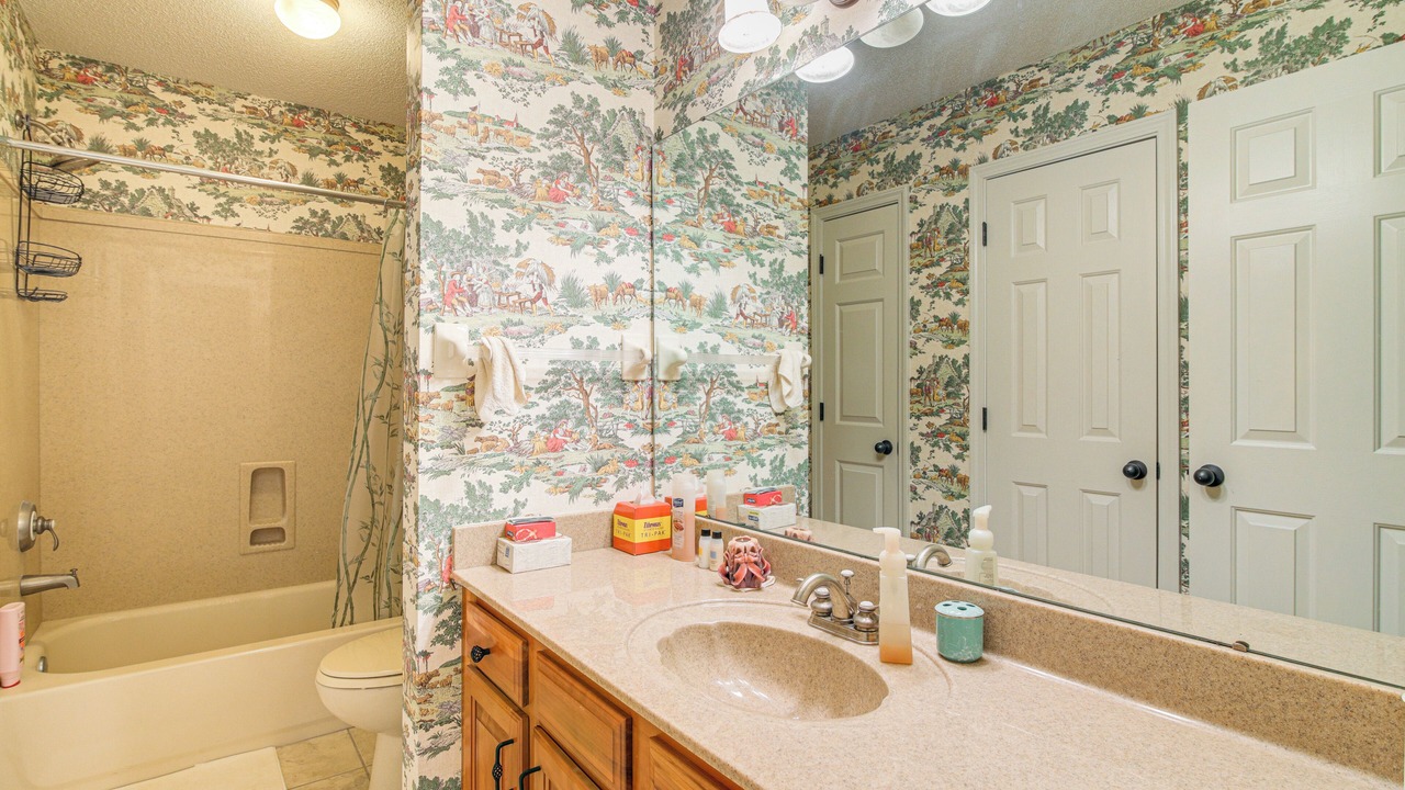 Photo of Bathroom in Lakes of Forest Hill