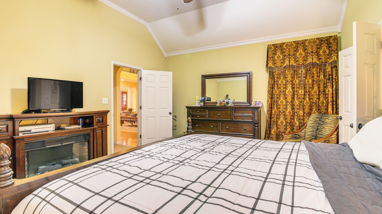 Photo of Bedroom in Lakes of Forest Hill