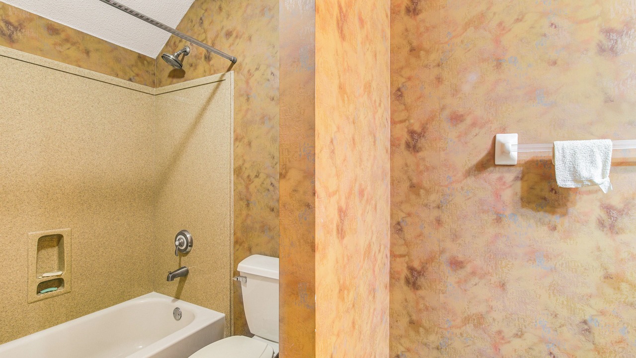 Photo of Bathroom in Lakes of Forest Hill