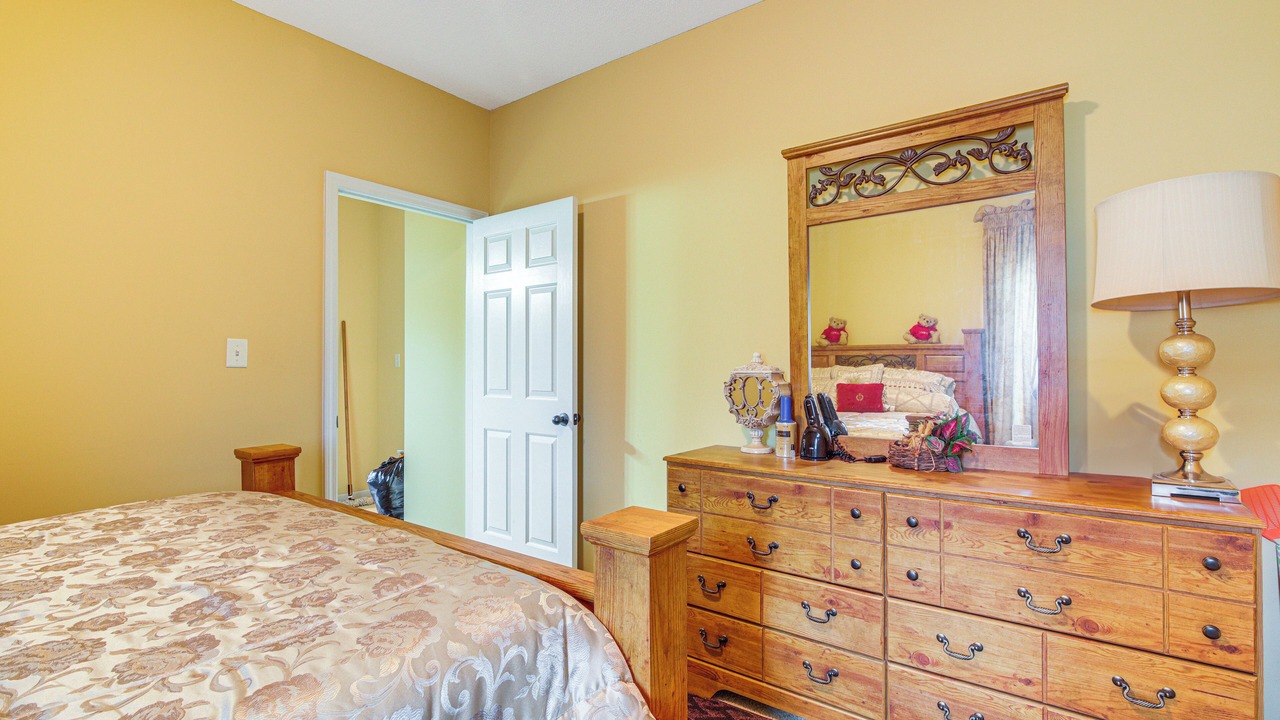Photo of Bedroom in Lakes of Forest Hill