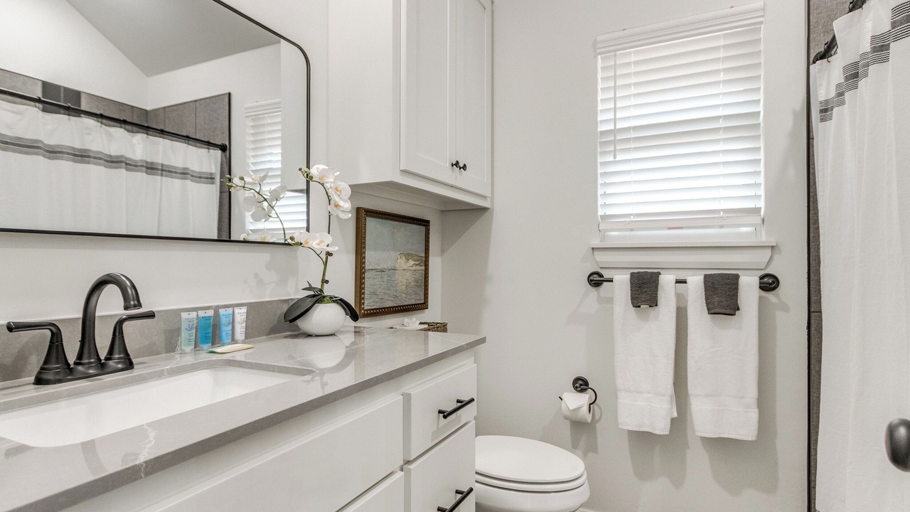 Photo of Bathroom in Mustang